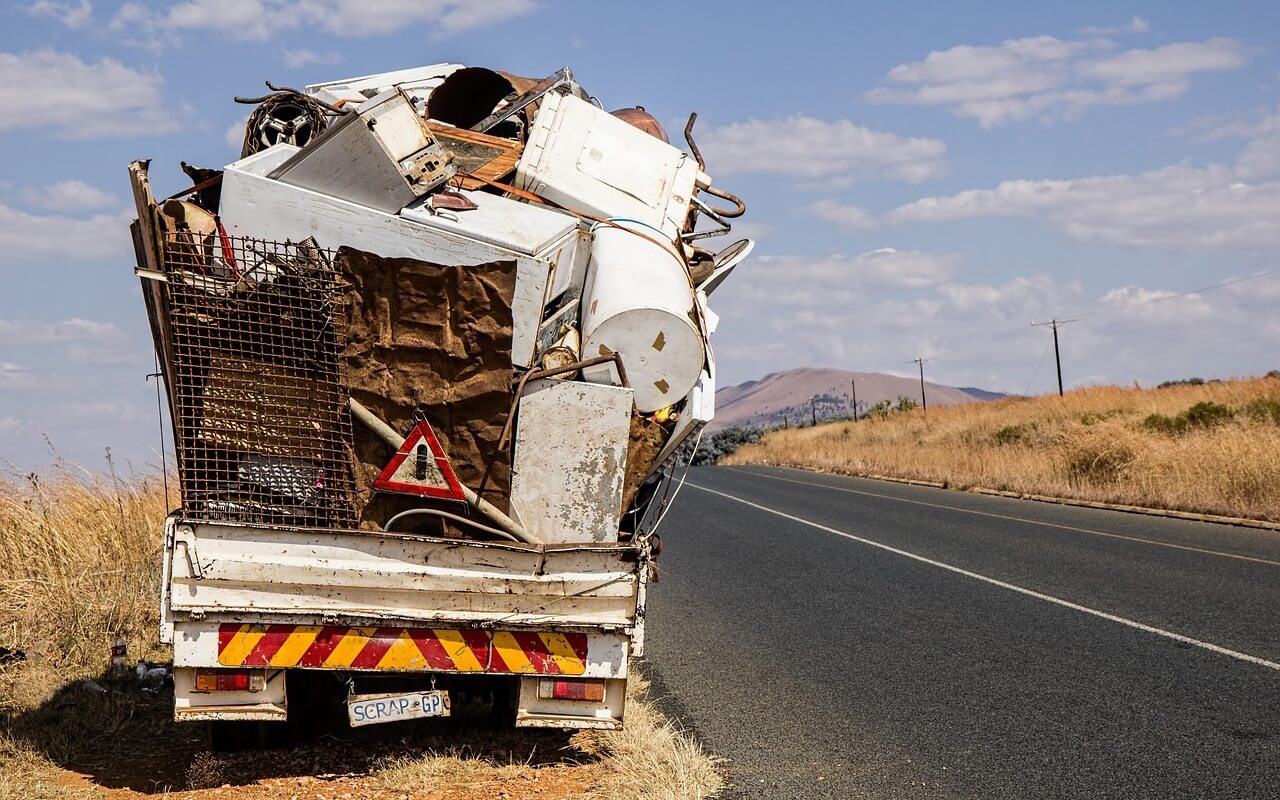 05-Attenzione-agli-smaltitori-non-autorizzati-copia